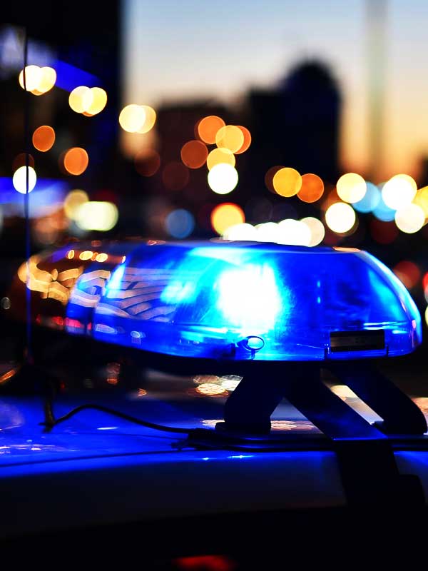 Arrestation de police suit à l'élucidation des vols automobiles.