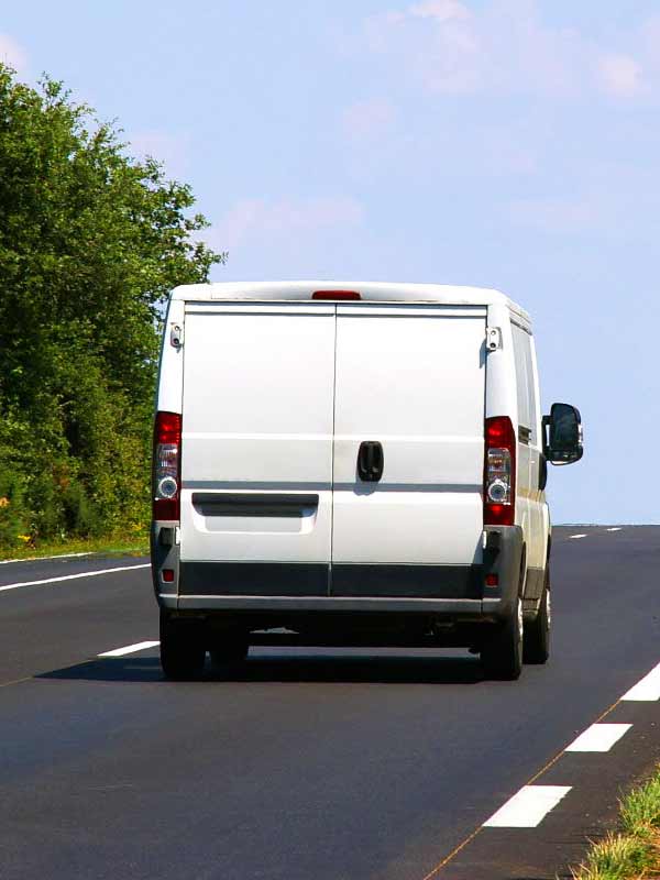 Véhicule utilitaire roule au bioéthanol pour parcourir les longues distances.